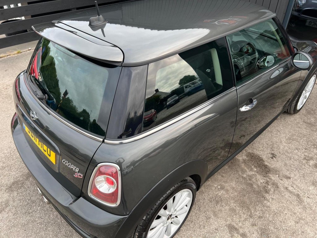 MINI HATCH