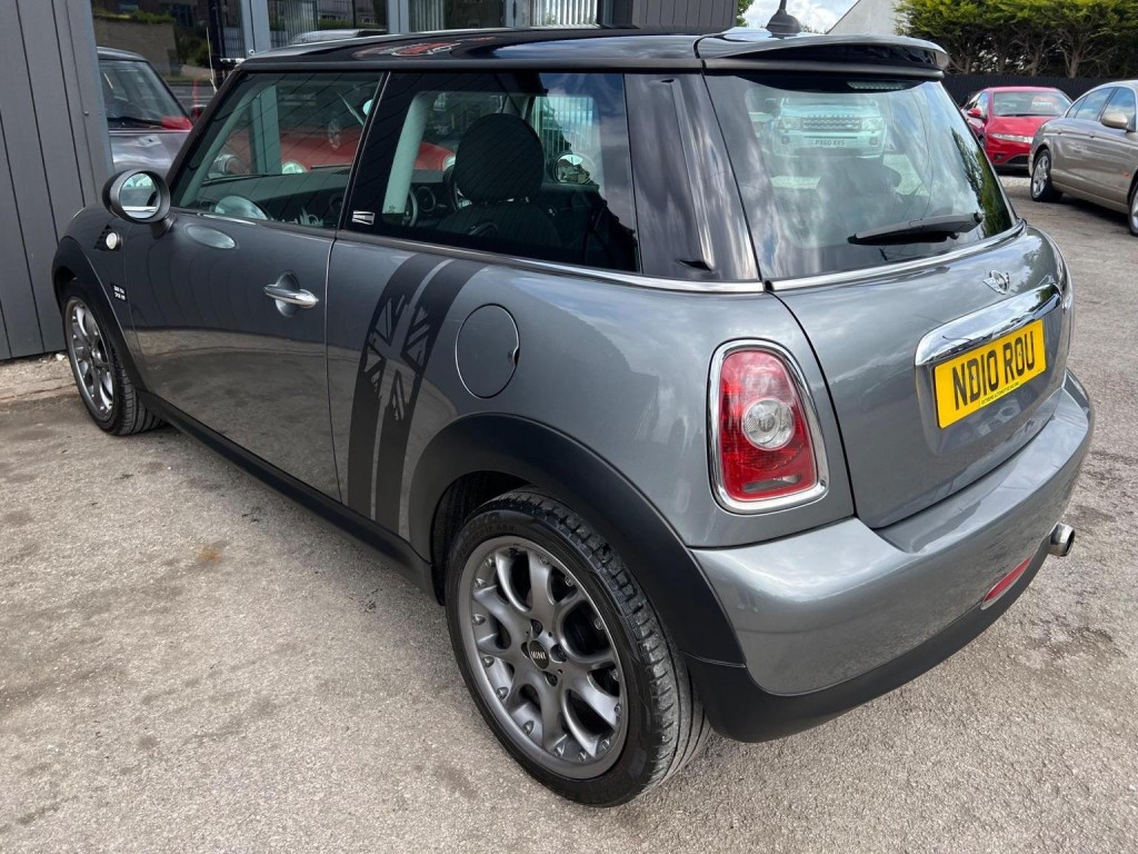 MINI HATCH