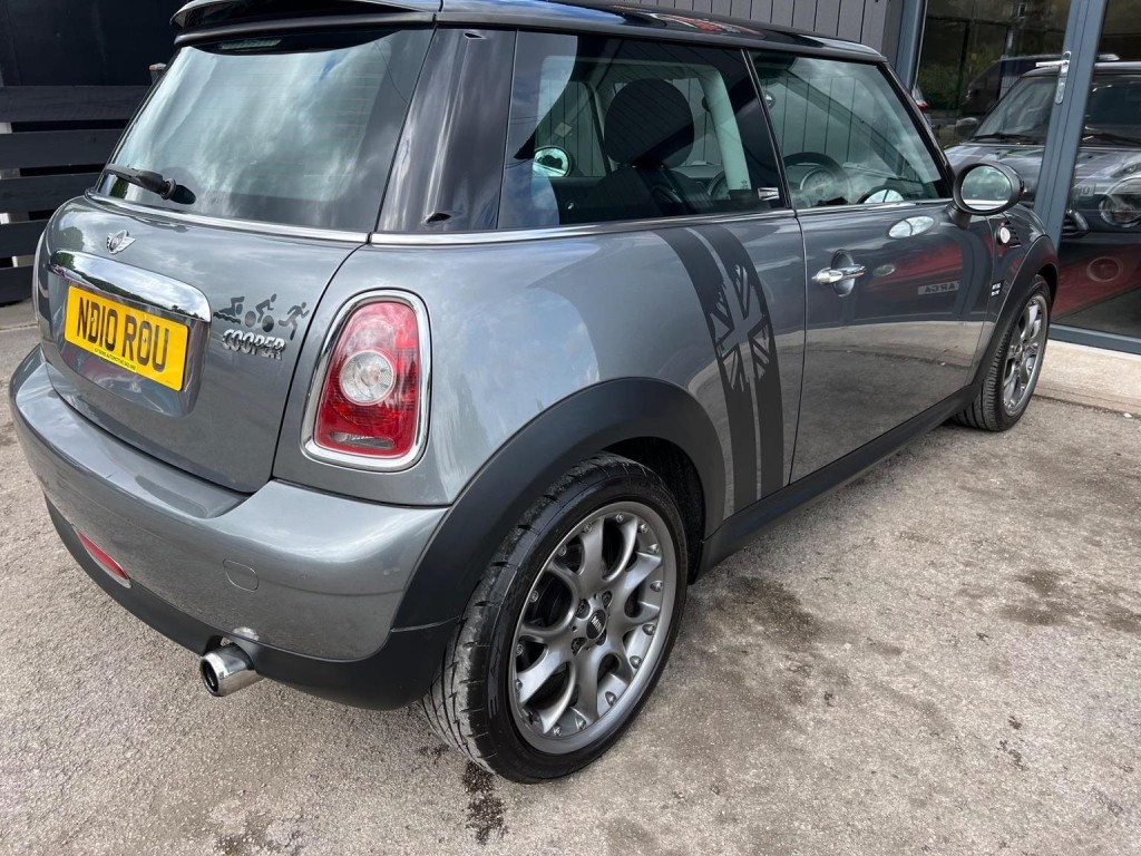 MINI HATCH