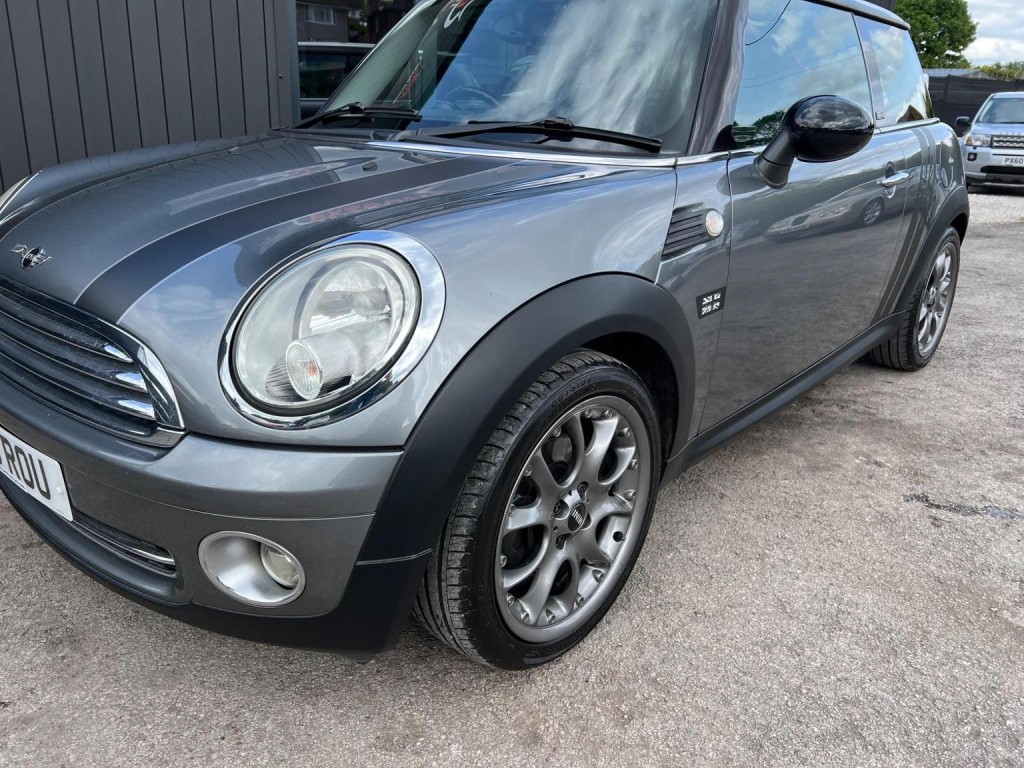 MINI HATCH