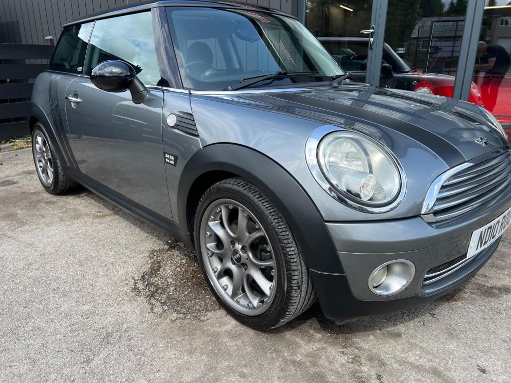 MINI HATCH