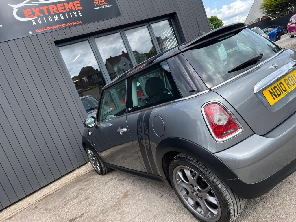 MINI HATCH