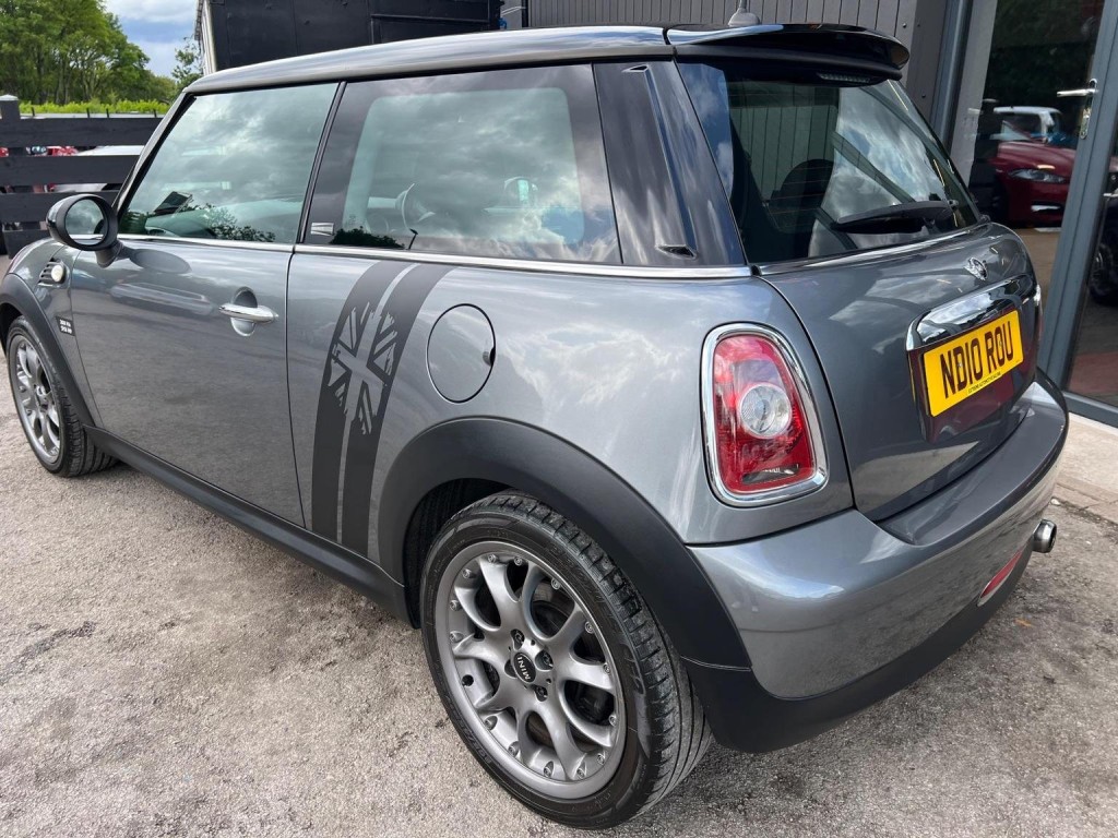 MINI HATCH