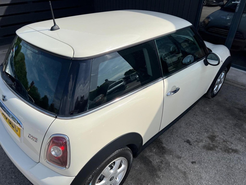 MINI HATCH