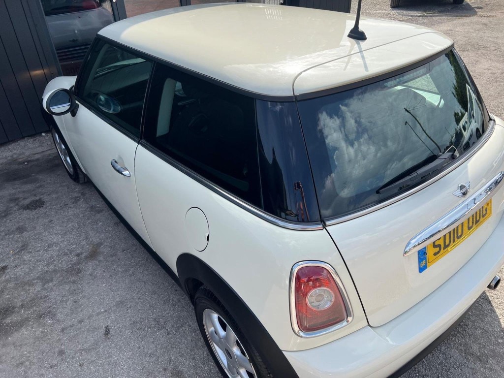 MINI HATCH