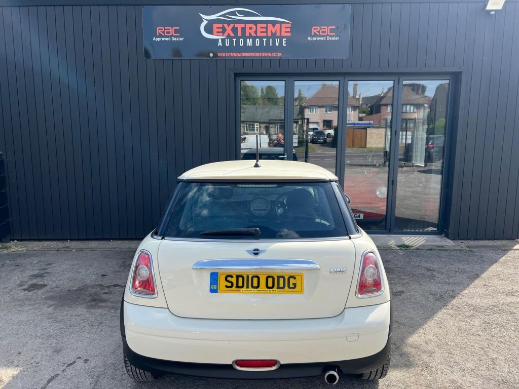 MINI HATCH