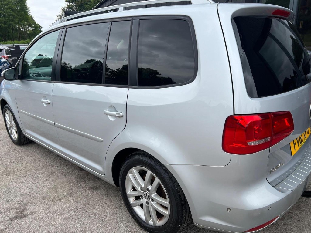 VOLKSWAGEN TOURAN