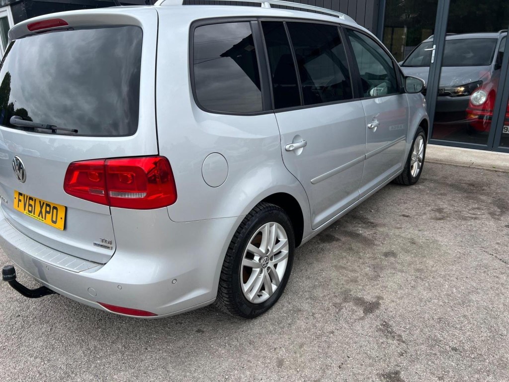 VOLKSWAGEN TOURAN