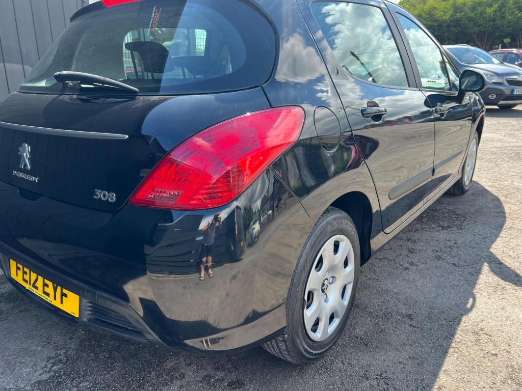 PEUGEOT 308