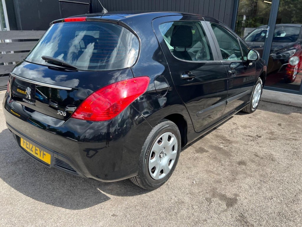 PEUGEOT 308