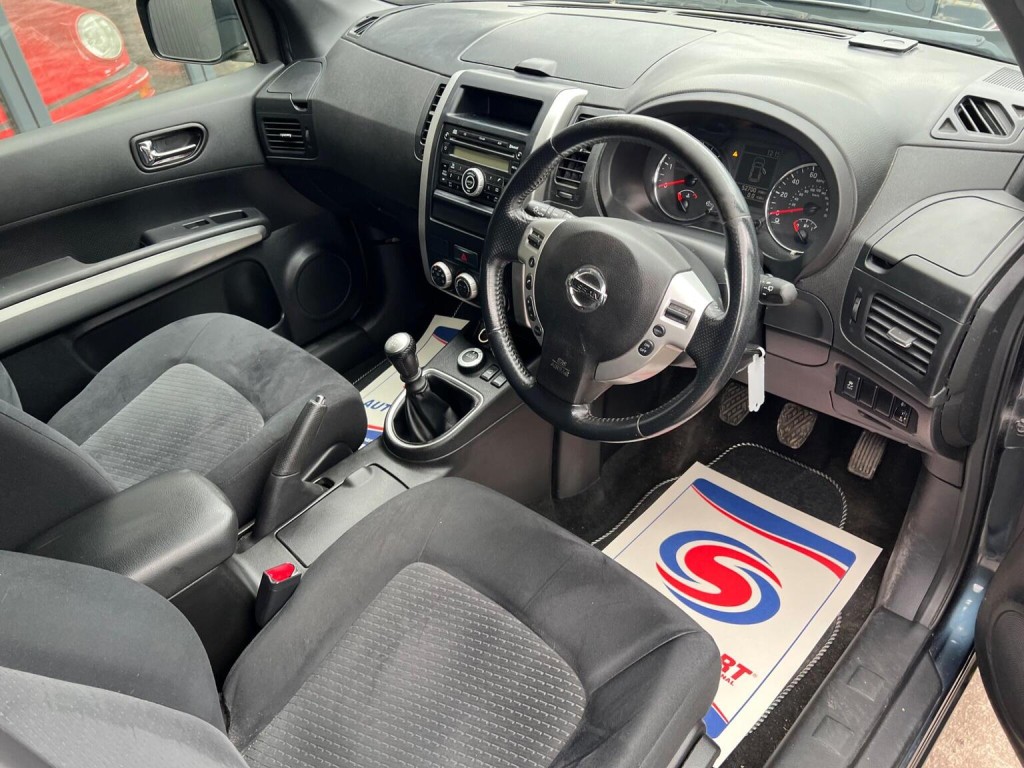 NISSAN X-TRAIL