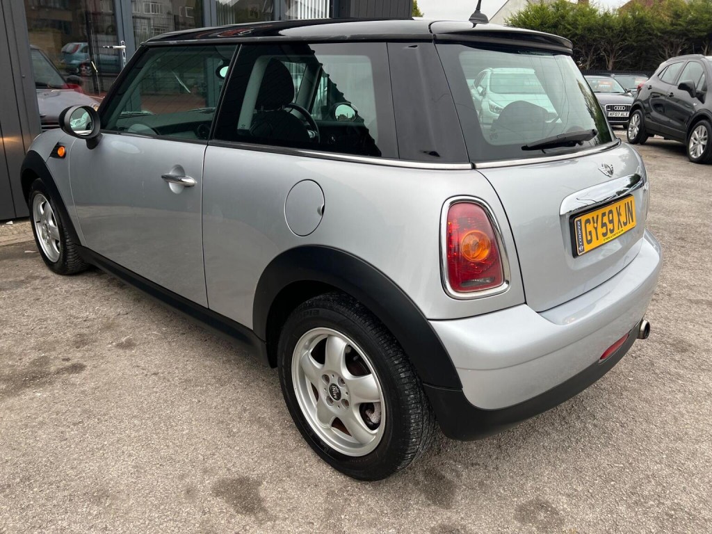 MINI HATCH