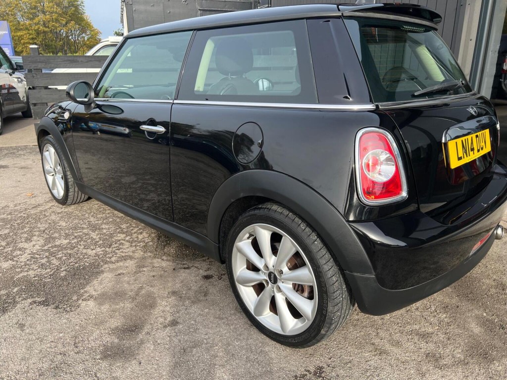 MINI HATCH