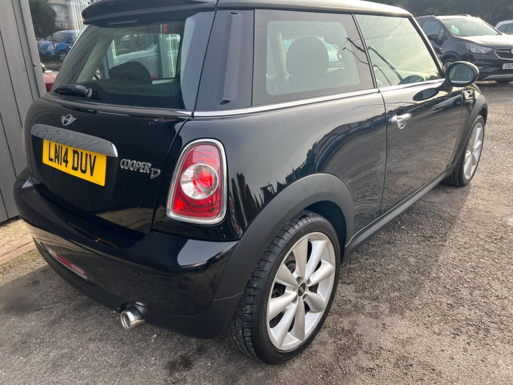 MINI HATCH