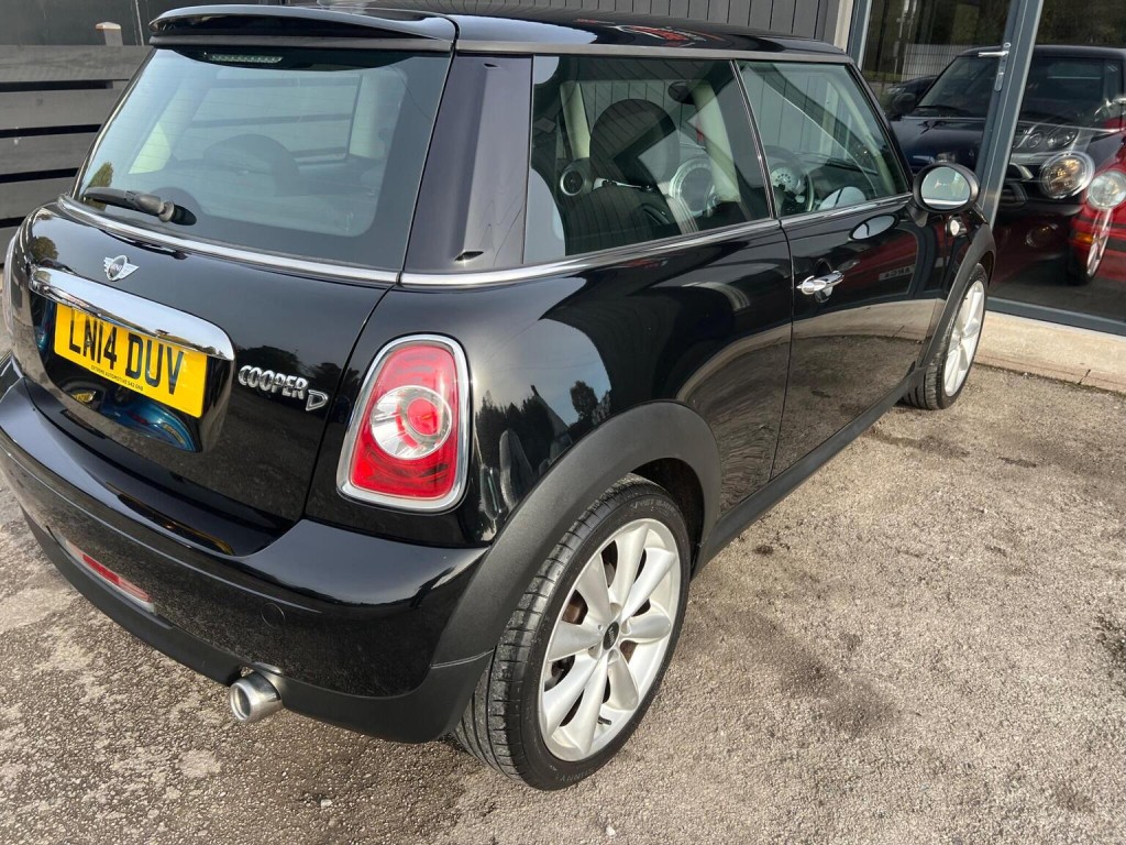 MINI HATCH