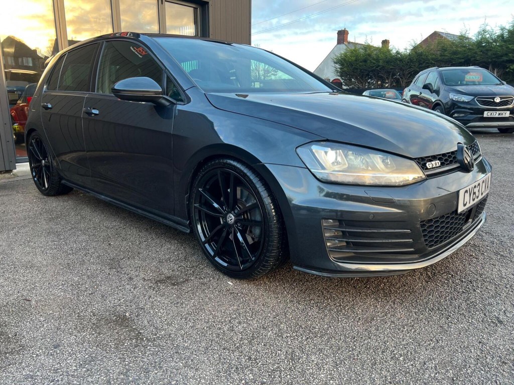 VOLKSWAGEN GOLF