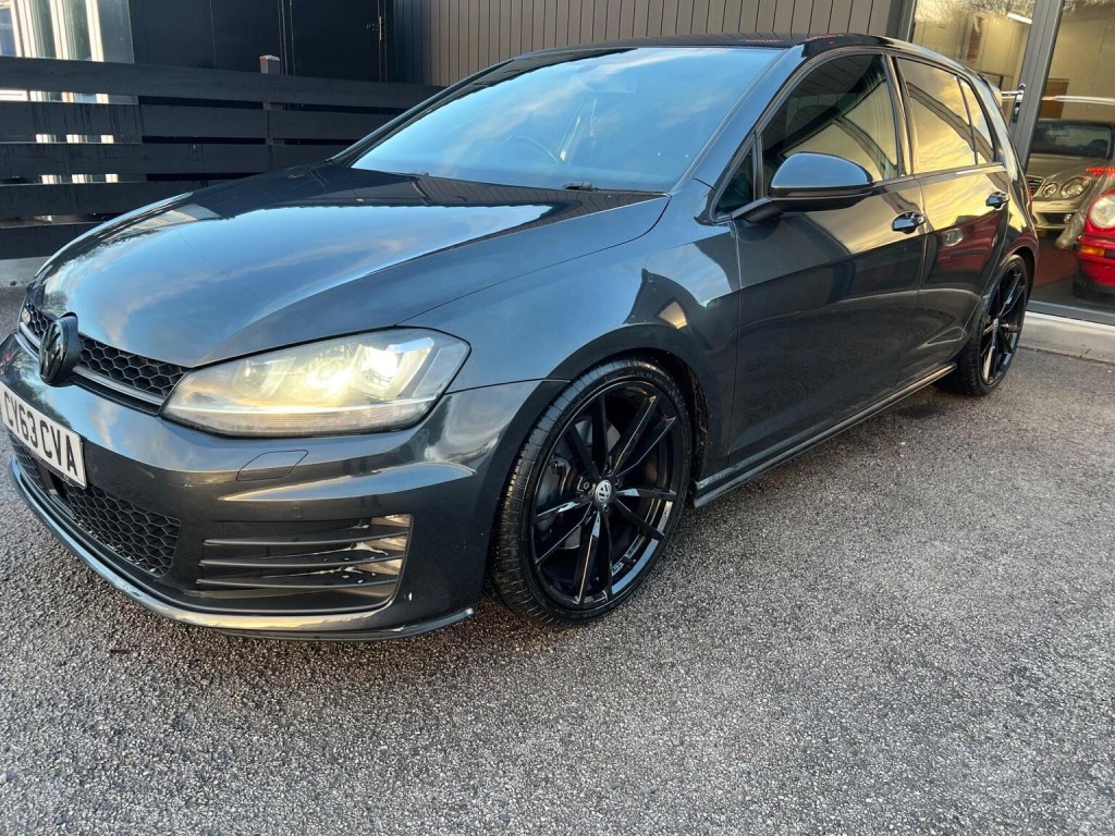 VOLKSWAGEN GOLF