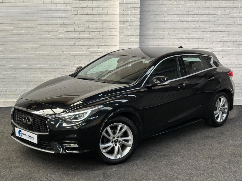 INFINITI Q30
