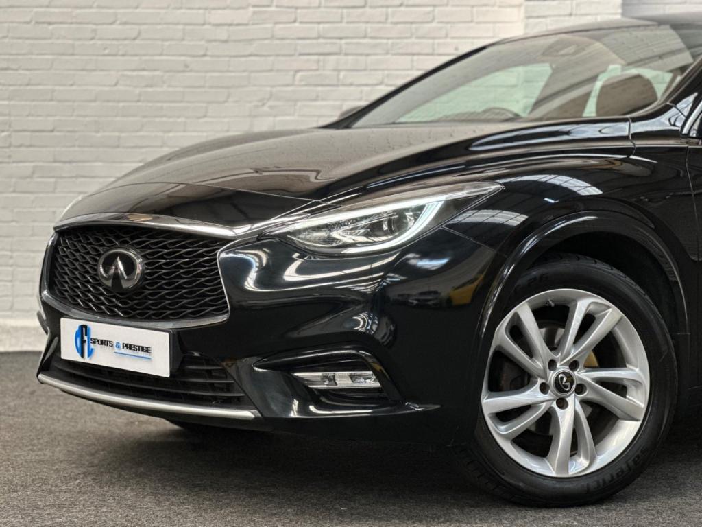 INFINITI Q30