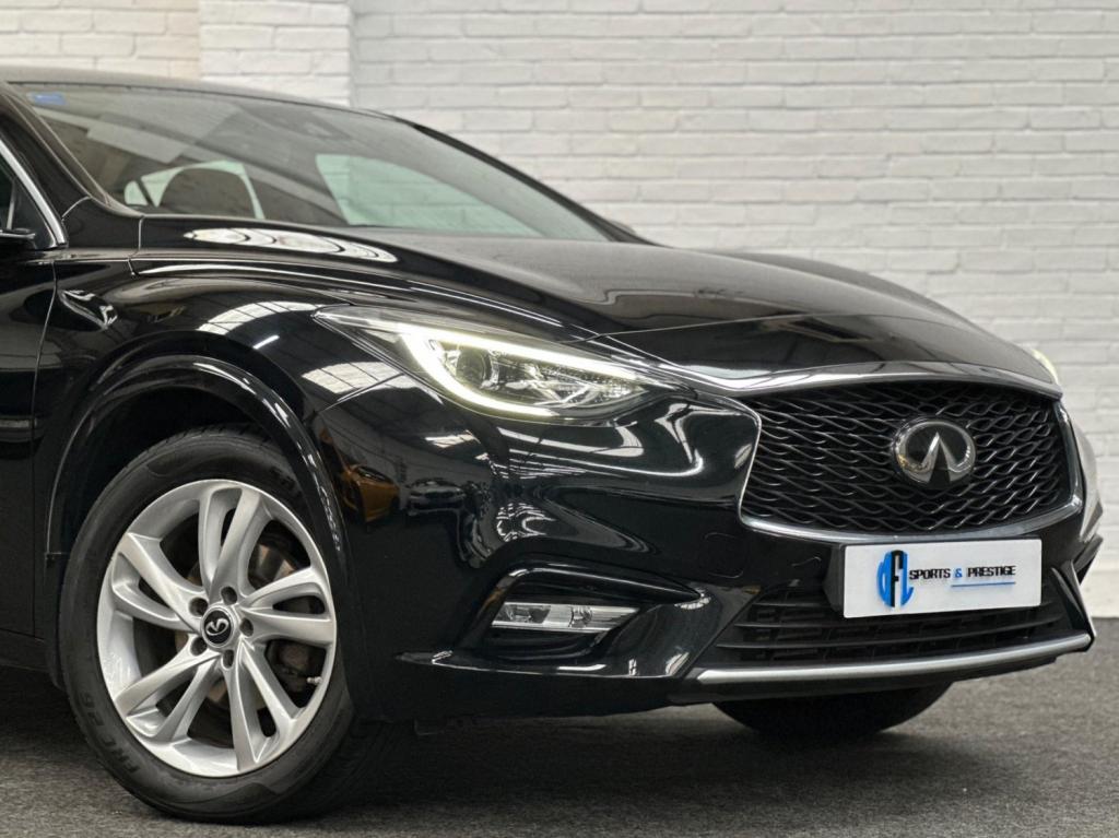 INFINITI Q30