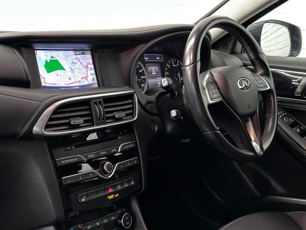 INFINITI Q30