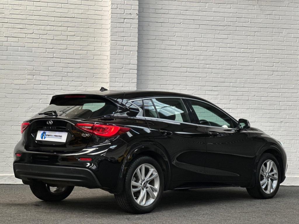 INFINITI Q30