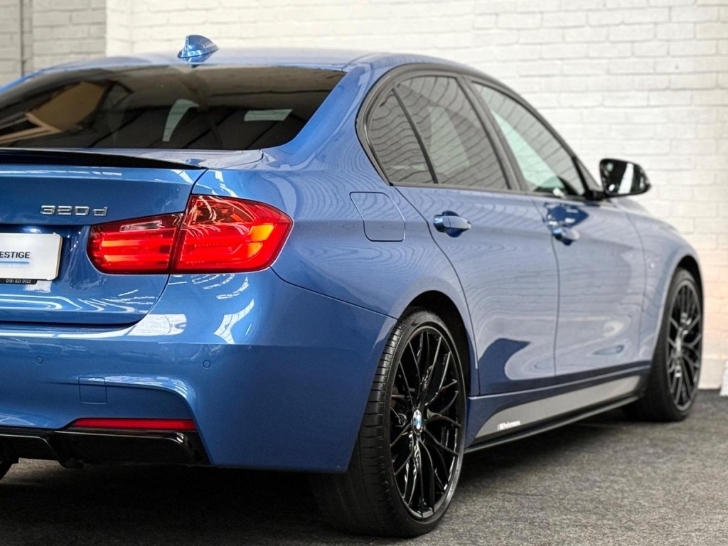 BMW 3 SERIES