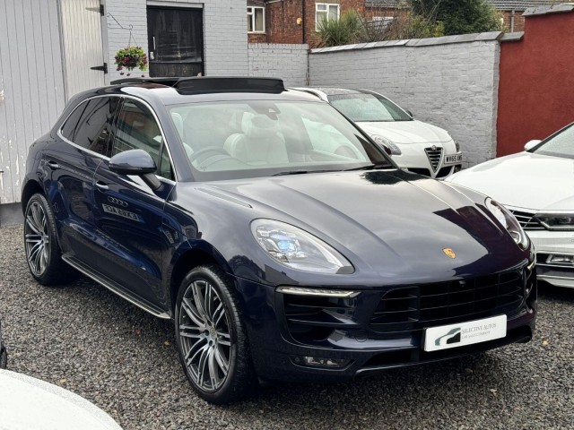 PORSCHE MACAN