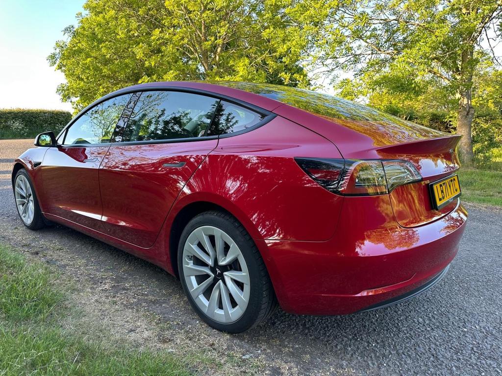 TESLA MODEL 3