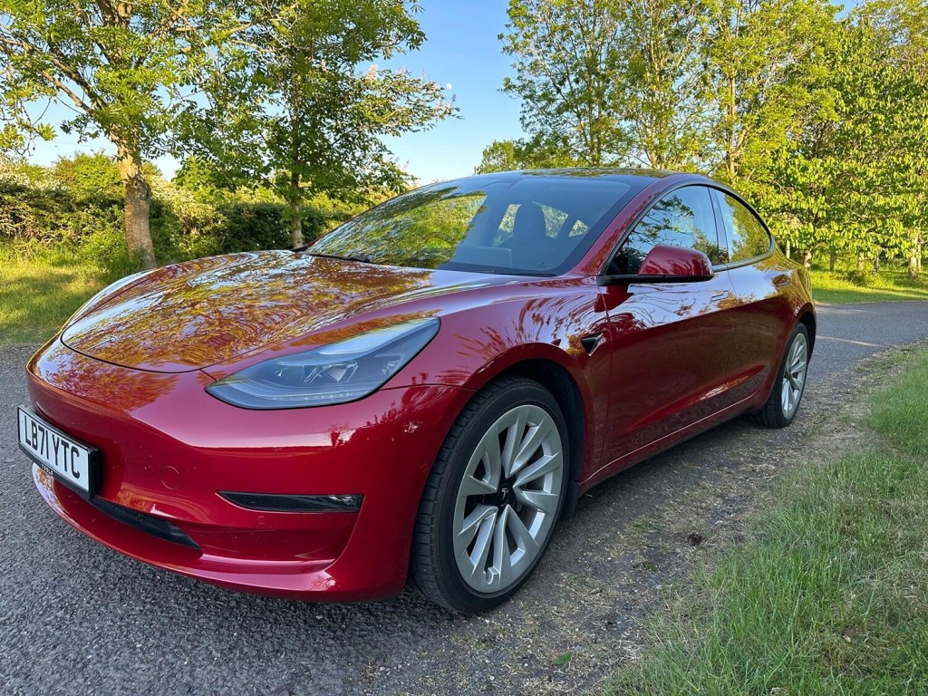 TESLA MODEL 3