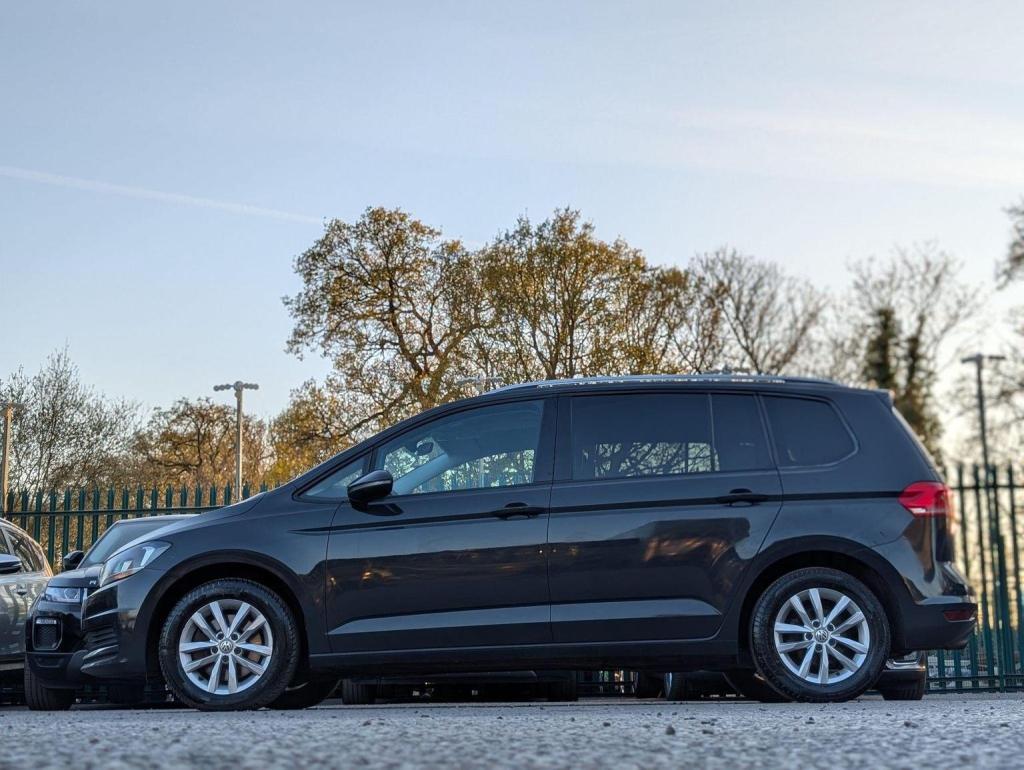 VOLKSWAGEN TOURAN