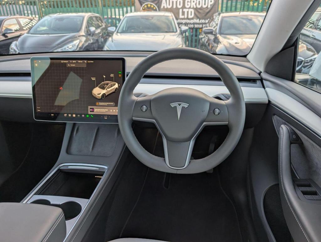 TESLA MODEL Y