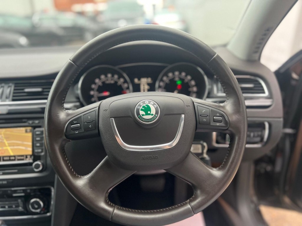 SKODA SUPERB 2.0 TDI Laurin & Klement DSG Euro 5 5dr 2012