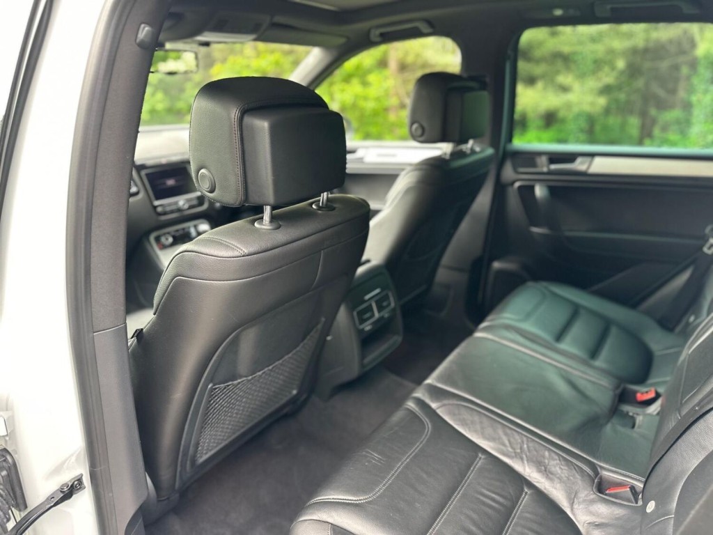 VOLKSWAGEN TOUAREG 3.0 TDI V6 BlueMotion Tech R-Line Tiptronic 4WD Euro 5 (s/s) 5dr 2013