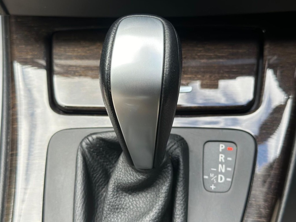 BMW 3 SERIES 2.0 320d Exclusive Edition Steptronic Euro 5 4dr 2011