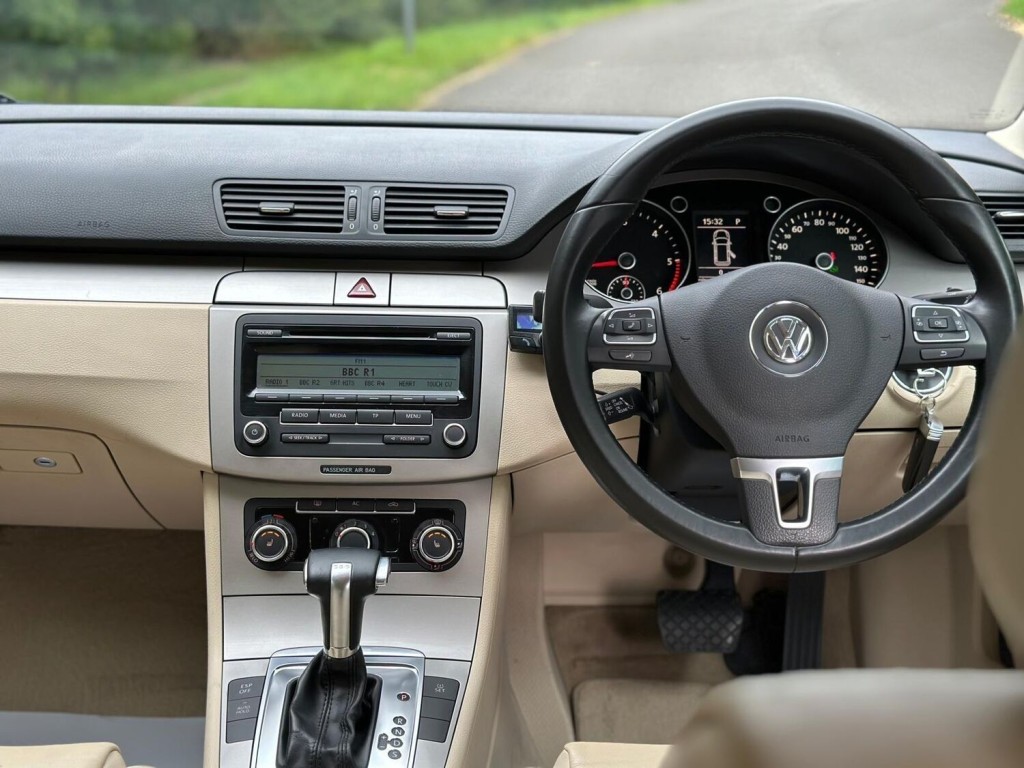 VOLKSWAGEN PASSAT 2.0 TDI Highline Plus DSG Euro 5 5dr 2010