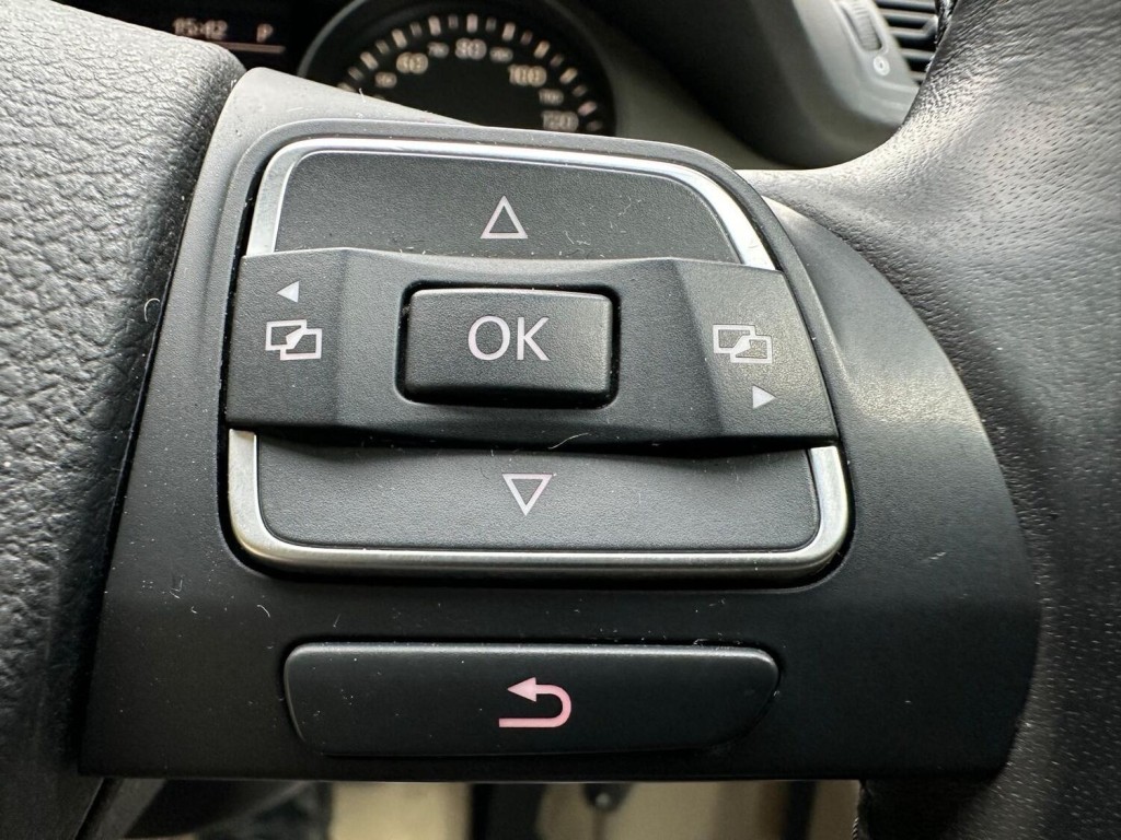 VOLKSWAGEN PASSAT 2.0 TDI Highline Plus DSG Euro 5 5dr 2010