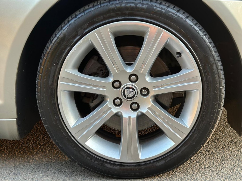 JAGUAR XF 3.0d V6 Luxury Auto Euro 5 4dr 2011