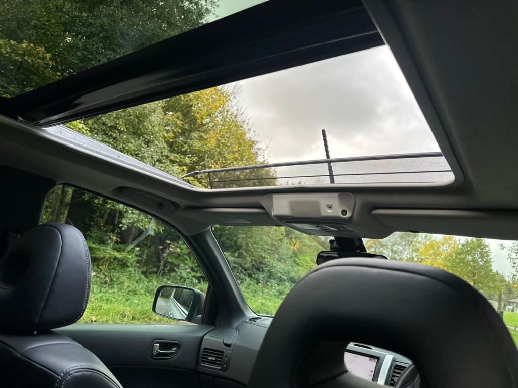 NISSAN X-TRAIL 2.0 dCi Tekna 4WD Euro 5 5dr 2010