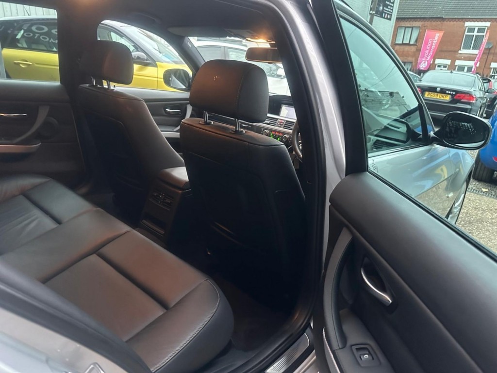 BMW 3 SERIES 3.0 325d M Sport Touring Steptronic Euro 5 5dr 2010