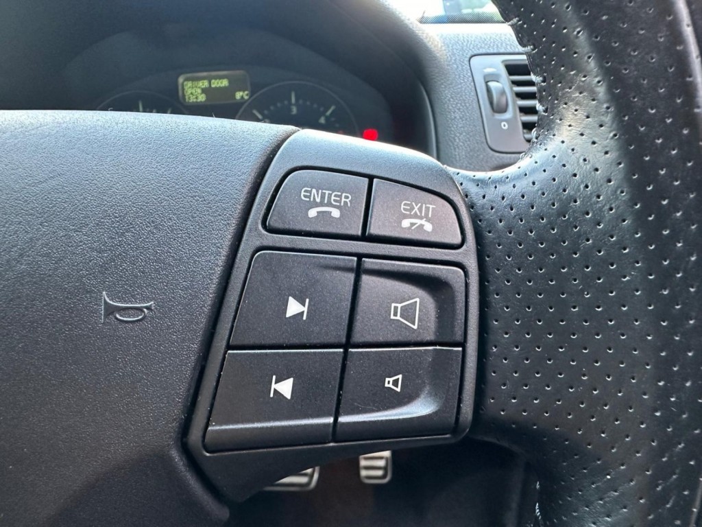 VOLVO C30 2.0 D3 R-Design Sports Coupe Geartronic Euro 5 3dr 2011