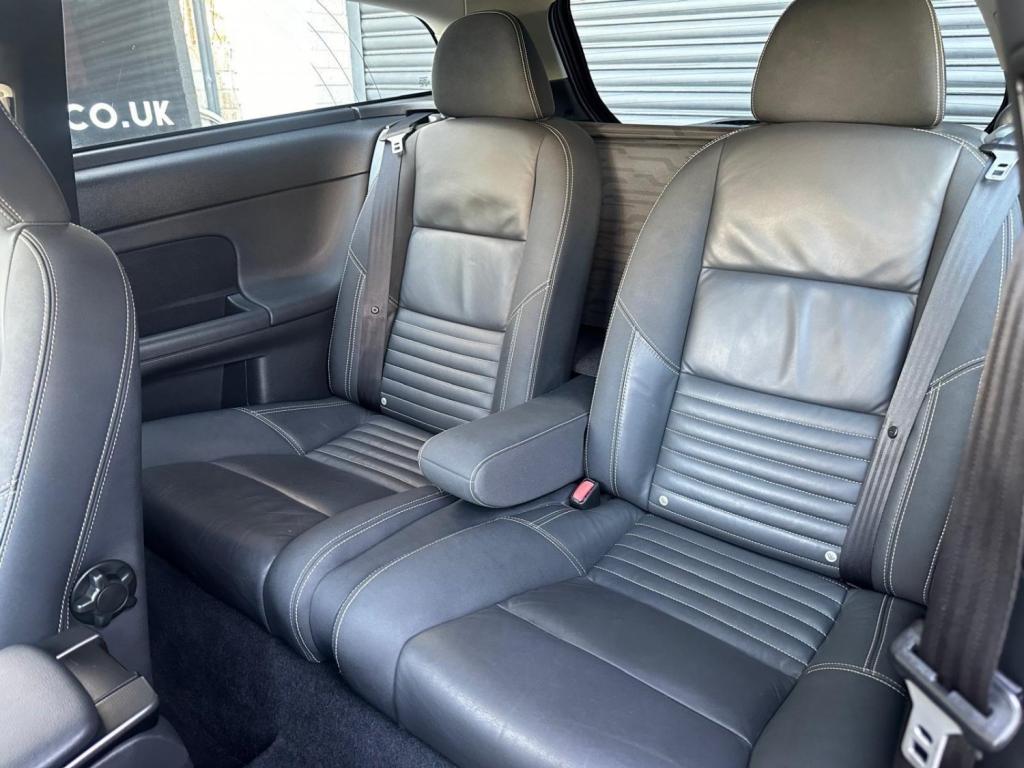 VOLVO C30 2.0 D3 R-Design Sports Coupe Geartronic Euro 5 3dr 2011