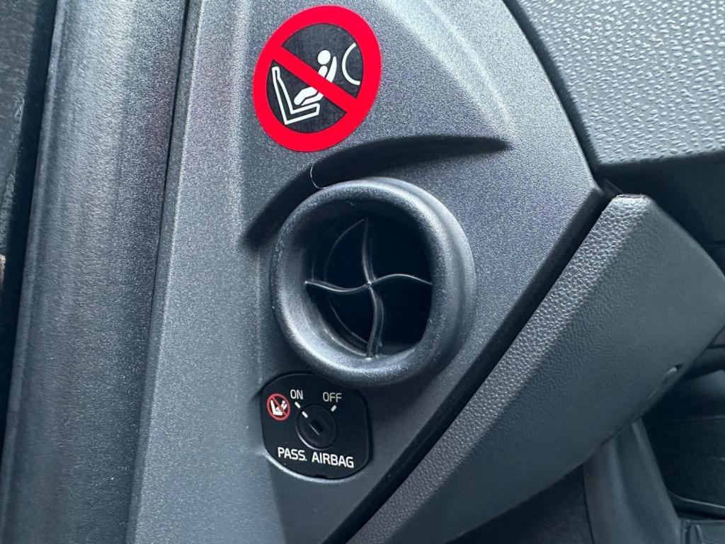 VOLVO C30 2.0 D3 R-Design Sports Coupe Geartronic Euro 5 3dr 2011