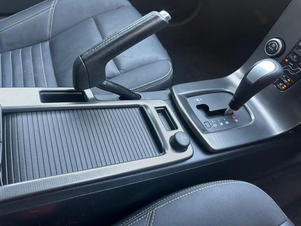 VOLVO C30 2.0 D3 R-Design Sports Coupe Geartronic Euro 5 3dr 2011