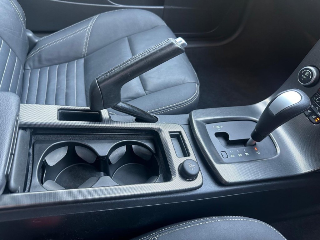 VOLVO C30 2.0 D3 R-Design Sports Coupe Geartronic Euro 5 3dr 2011