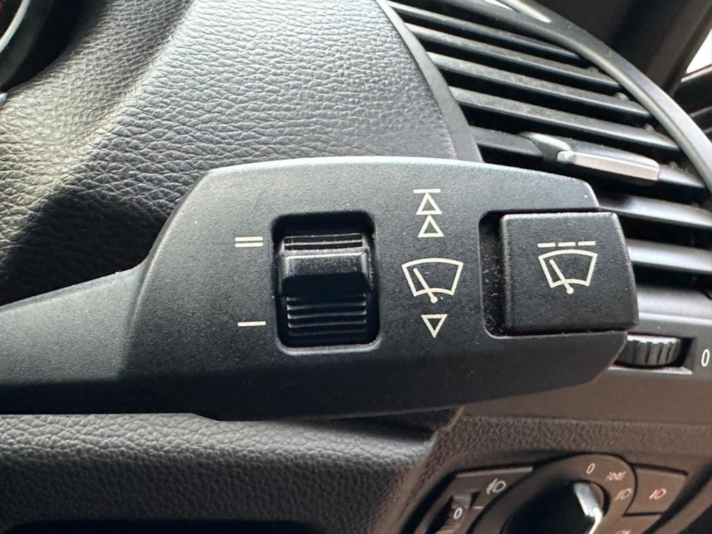 BMW 1 SERIES 2.0 120d M Sport Steptronic Euro 5 2dr 2010