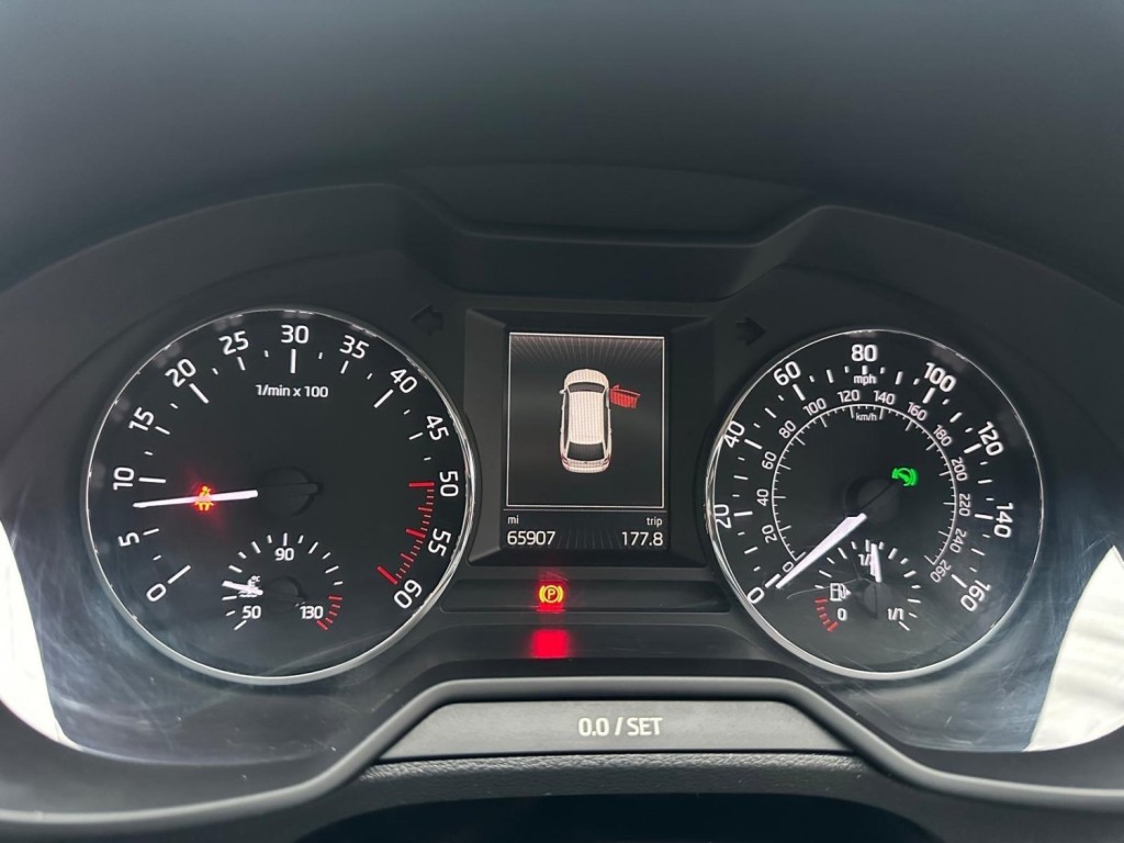 SKODA OCTAVIA 2.0 TDI Elegance DSG Euro 5 (s/s) 5dr 2014