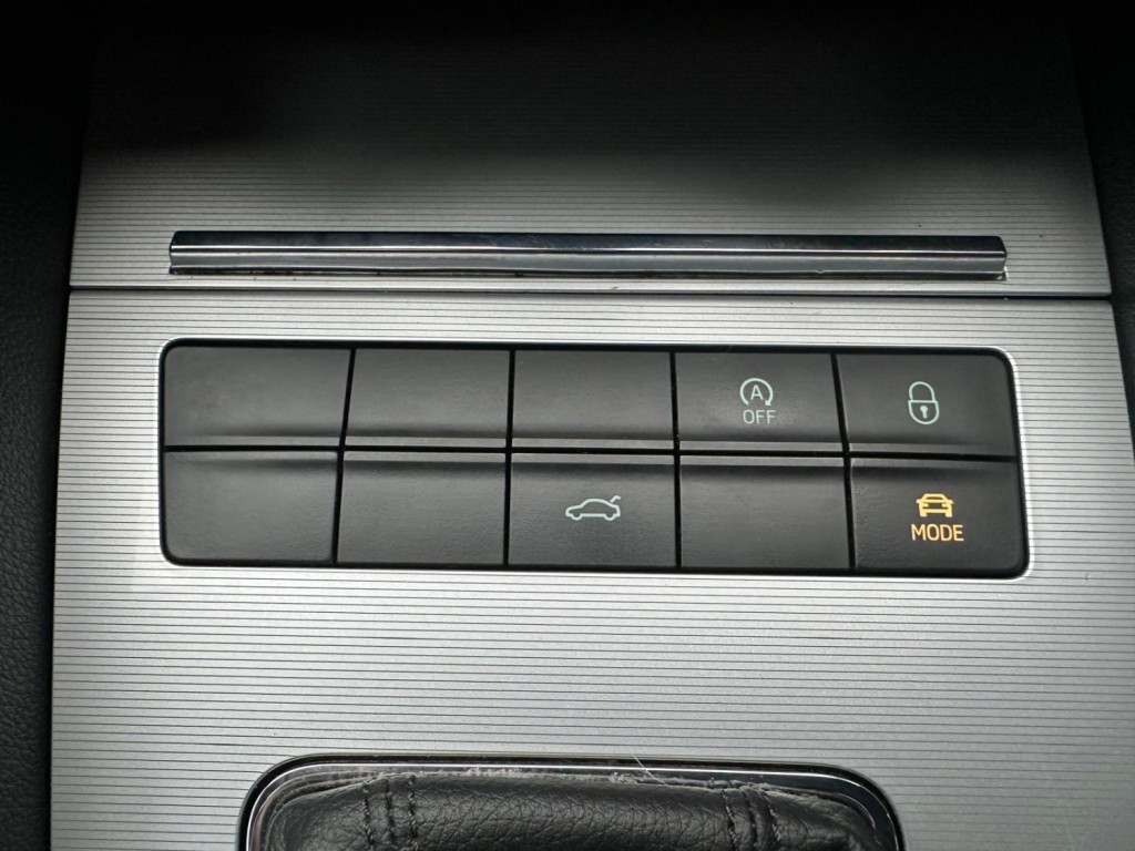 SKODA OCTAVIA 2.0 TDI Elegance DSG Euro 5 (s/s) 5dr 2014