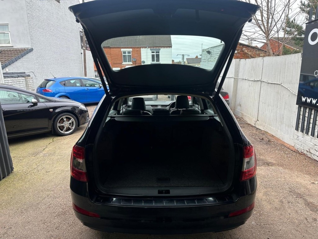 SKODA OCTAVIA 2.0 TDI Elegance DSG Euro 5 (s/s) 5dr 2014