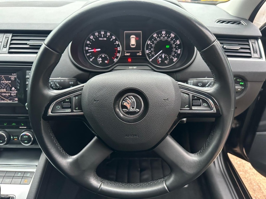 SKODA OCTAVIA 2.0 TDI Elegance DSG Euro 5 (s/s) 5dr 2014